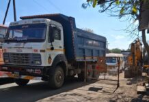 जिल्हाधिकारी यांच्या आदेशाला केराची टोपली; बंदी असताना जड अवजड वाहनांची वर्दळ सुरुच